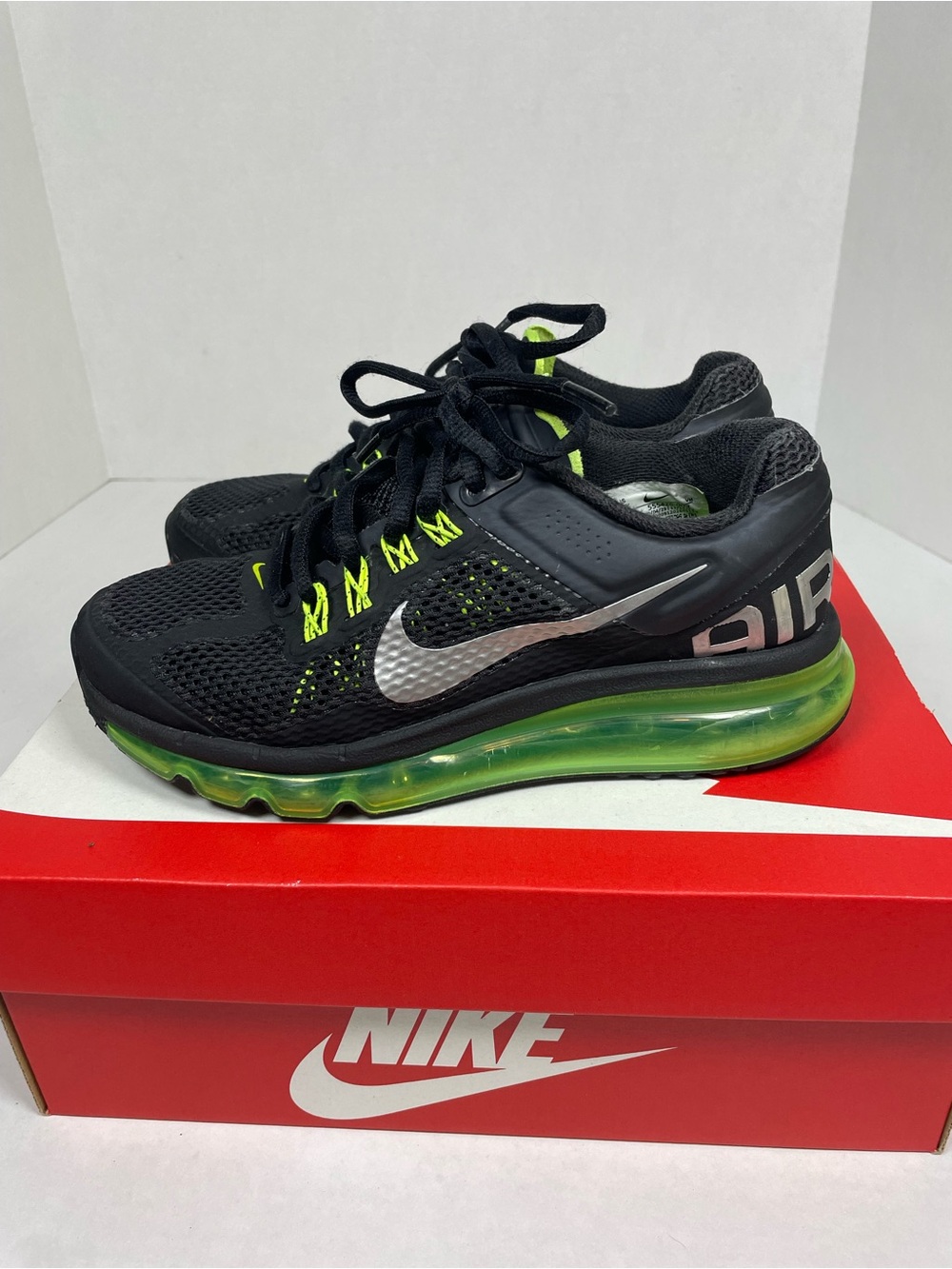 Nike Air Max 2013 Black Cyber Athletic Running Sneakers 555426-003 GS Size 3.5Y